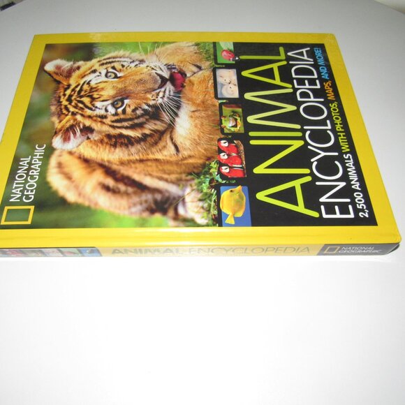 National Geographic Animal Encyclopedia Hardcover – 2,500 Animals with Photos + - Picture 2 of 3